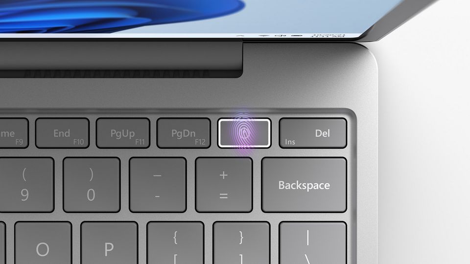 Laptop mit integriertem Fingerabdrucksensor.
